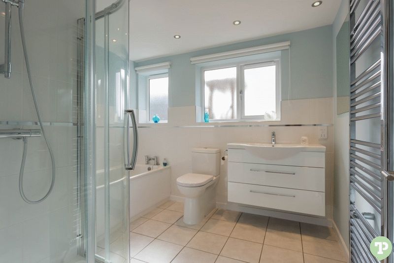 Large Bathroom Fitted 2016